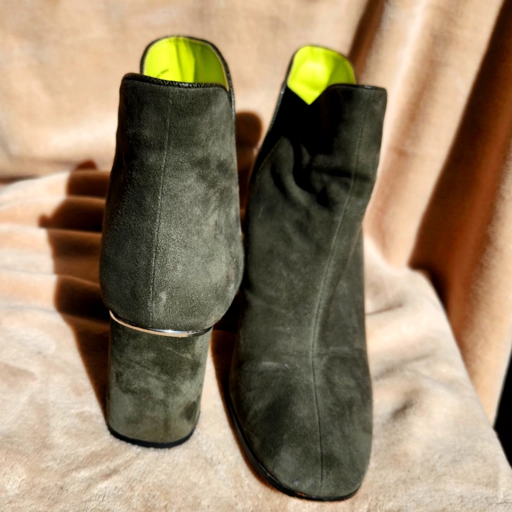 Suede Bootie in Army Green, Sz 10,